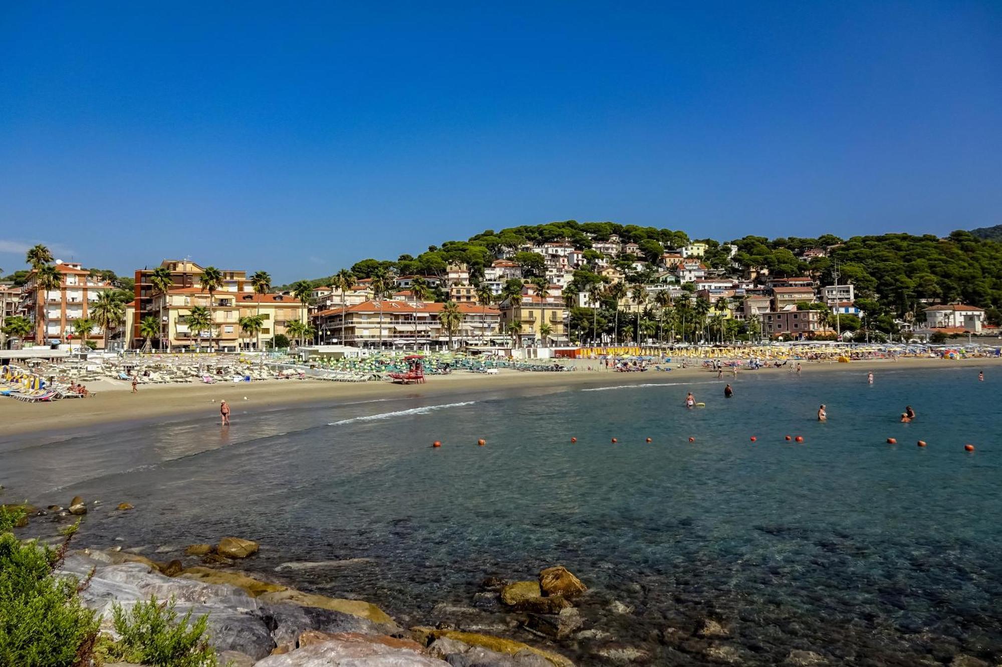 Laigueglia Beach - Happy Rentals Eksteriør billede