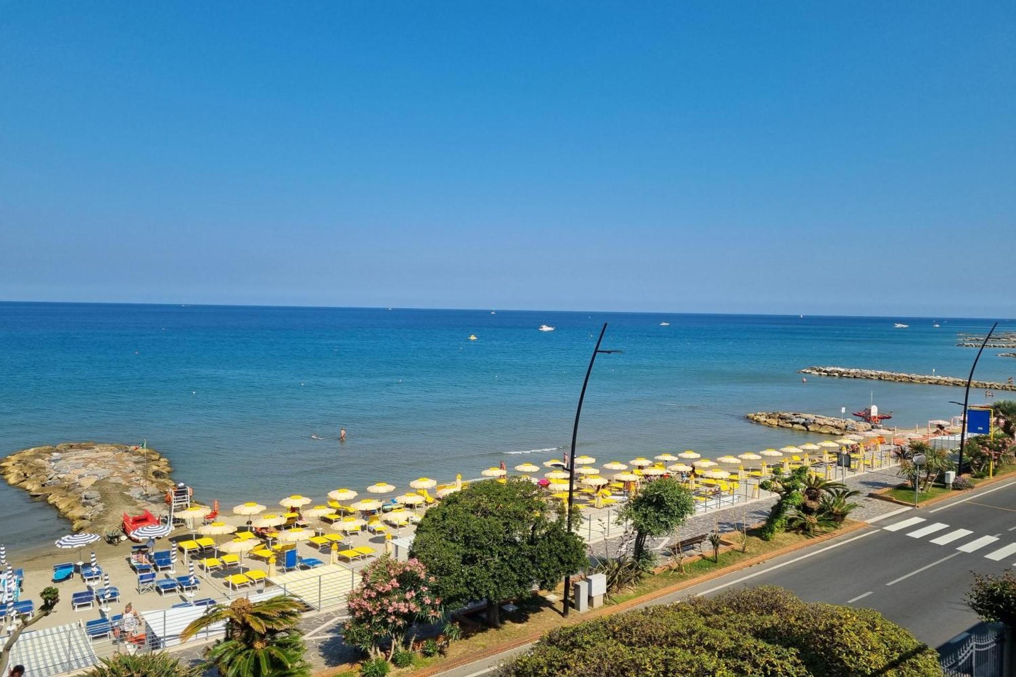 Laigueglia Beach - Happy Rentals Eksteriør billede